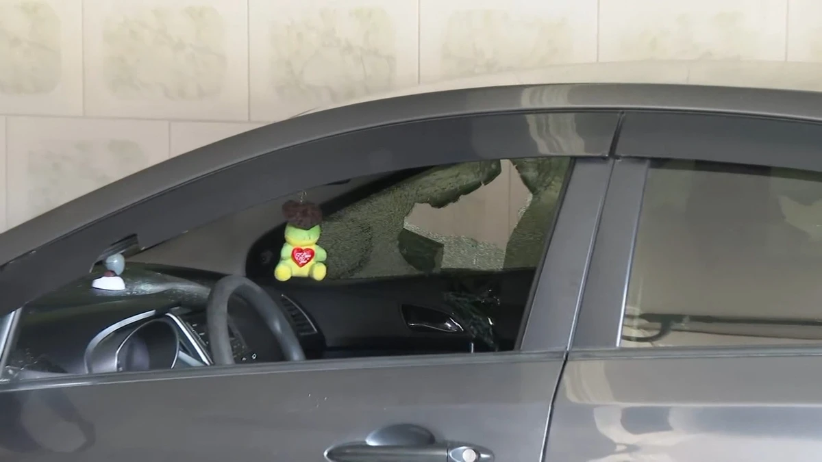 Aposentado tem carro quebrado após pedir inquilina para sair de casa