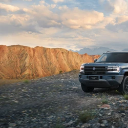 Modelo, apresentado durante o Salão do Automóvel, é o primeiro lançamento da marca premium da BYD no Brasil e conta com autonomia combinada de até 1.200 km (CLTC)