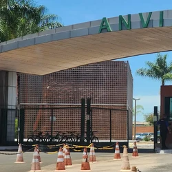 O uso do medicamento é indicado para adultos com fibrose moderada a avançada, sem cirrose hepática, como complemento a uma dieta com redução calórica e aumento da atividade física para controle de peso