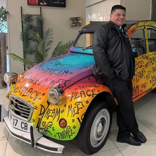 Padre Josileudo Queiroz tem mais de 2,1 milhões de seguidores no Instagram