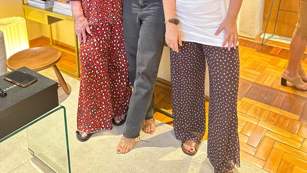 ,A terceira coleção da CN Home,  Bold, foi lançada em seu ateliê, na Praia do Canto, em  coquetel badalado