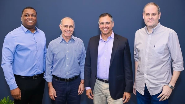 Abdo Chequer deixa a diretoria de Jornalismo após 45 anos de dedicação ao grupo. Bruno Dalvi, que chefia a TV Gazeta e o g1, e Geraldo Nascimento, que chefia A Gazeta e rádio CBN, passam a responder diretamente ao presidente da Rede Gazeta, Café Lindenberg, sobre a linha editorial