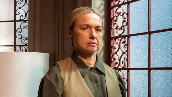 Kelzy Ecard, intérprete de Helga, perdeu 40 quilos e parou de consumir bebidas alcoólicas