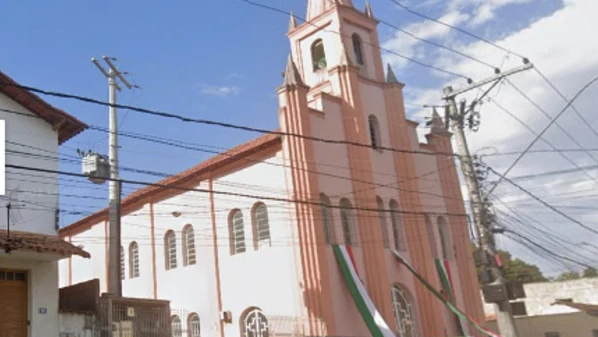 A experiência ensina algumas coisas. Um plano de desenvolvimento local funciona menos como documento técnico e mais como espaço de construção de consensos mínimos sobre vocações, limites e prioridades do território