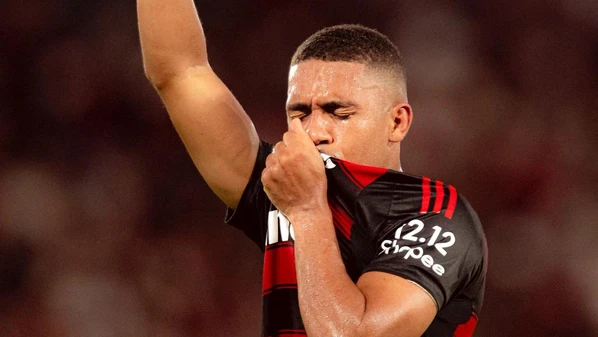 Com um gol do atacante Samuel Lino, ainda no primeiro tempo, Rubro-Negro conquista pela nona vez o Brasileirão