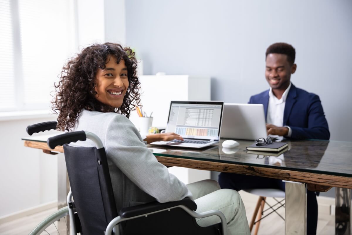 Promover a inclusão nas empresas impulsiona oportunidades para todos (Imagem: Andrey_Popov | Shutterstock)