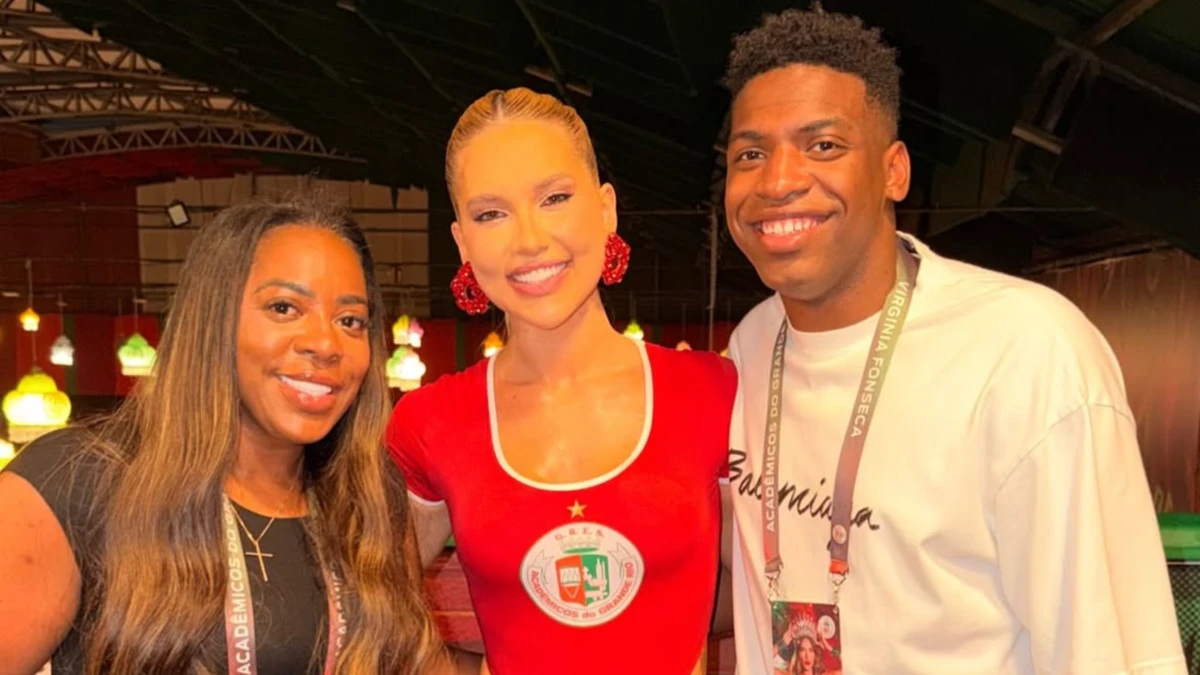 Virginia Fonseca com Fernanda Cristina e José Oliveira Neto, mãe e irmão de Vini, respectivamente