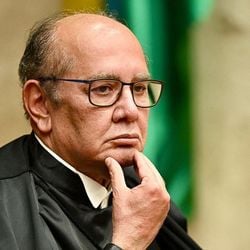 O ministro do STF Gilmar Mendes rejeitou nesta quinta-feira (04/12) pedido da AGU para que suspendesse sua medida cautelar sobre a lei do impeachment; para o magistrado, legislação de 1950 é incompatível com Constituição.