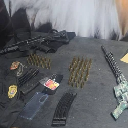 Segundo a Polícia Militar, houve um confronto entre membros de duas organizações criminosos rivais; porém, familiares dos feridos relatam que parte dos baleados participava de um churrasco e não tinha relação com o crime