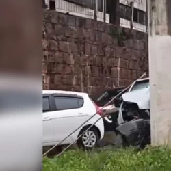Chovia forte no momento da colisão, que aconteceu na Avenida Francisco Lacerda de Aguiar