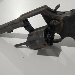 Crime ocorreu na manhã de quarta-feira (3) quando um homem invadiu o Banco do Brasil e levou três revólveres que estavam dentro de um cofre