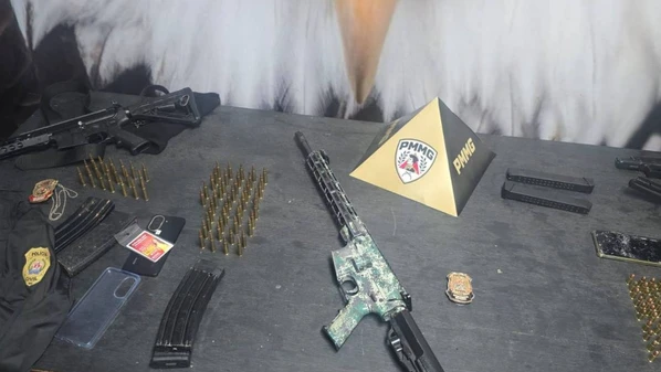 Segundo a Polícia Militar, houve um confronto entre membros de duas organizações criminosos rivais; porém, familiares dos feridos relatam que parte dos baleados participava de um churrasco e não tinha relação com o crime