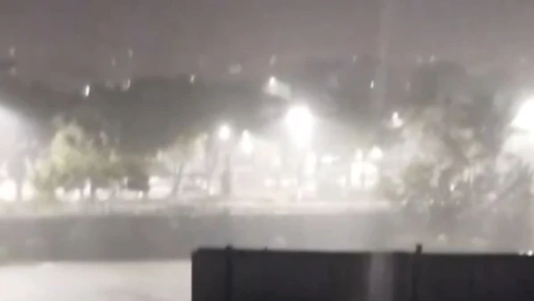 Imagens mostram clarão sobre a ponte Cristiano Dias Lopes; EDP registrou pontos isolados sem fornecimento e iniciou o restabelecimento ainda na noite de quarta-feira (3)