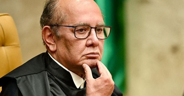 O ministro do STF Gilmar Mendes rejeitou nesta quinta-feira (04/12) pedido da AGU para que suspendesse sua medida cautelar sobre a lei do impeachment; para o magistrado, legislação de 1950 é incompatível com Constituição.