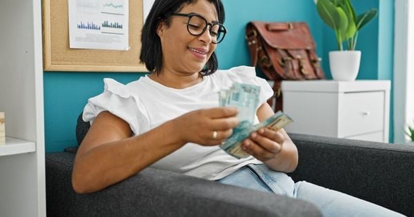 A cobrança de tributos pode reduzir o valor final do benefício, exigindo organização financeira