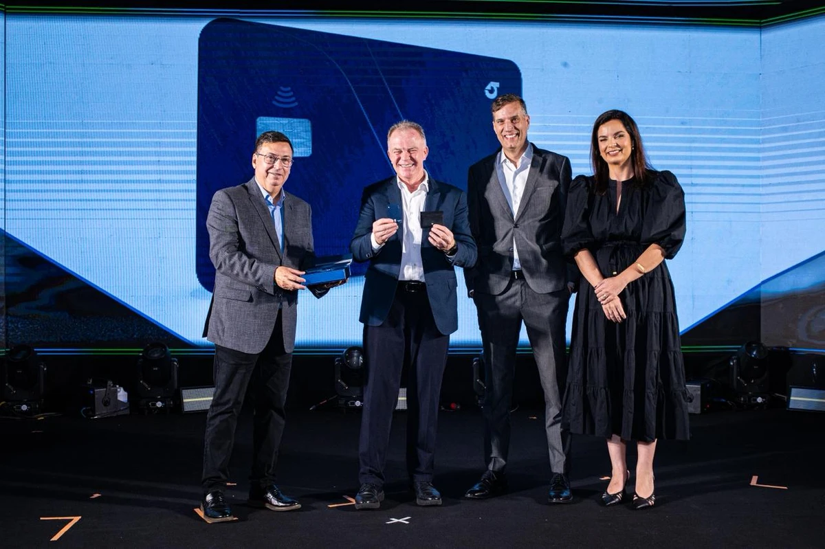 Amarildo Casagrande, Renato Casagrande, Rodrigo Cury, presidente da Visa Brasil; a vice-presidente da Visa no Brasil, Vanessa Antunes, que ocupa o cargo de VP de Desenvolvimento de Negócios