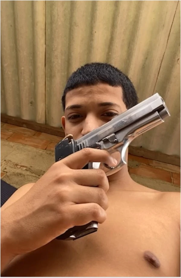 Investigados portando armas de fogo por Divulgação | Polícia Civil