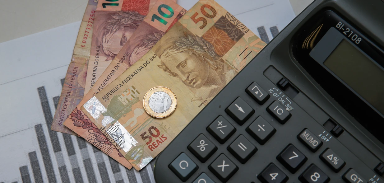 As alíquotas de referência estão sendo calculadas pelo Tribunal de Contas da União (TCU) para a União, os Estados e municípios