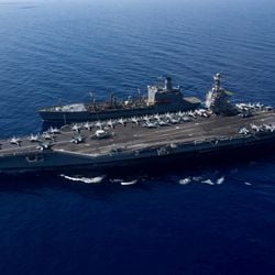 O governo Trump diz que sua campanha aérea e naval é 'necessária' para combater o tráfico de drogas para o território americano