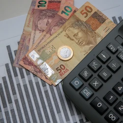 As alíquotas de referência estão sendo calculadas pelo Tribunal de Contas da União (TCU) para a União, os Estados e municípios