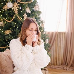 Alimentos variados, espaços pouco ventilados e decorações guardadas por meses acaba criando um cenário bastante favorável para crises alérgicas