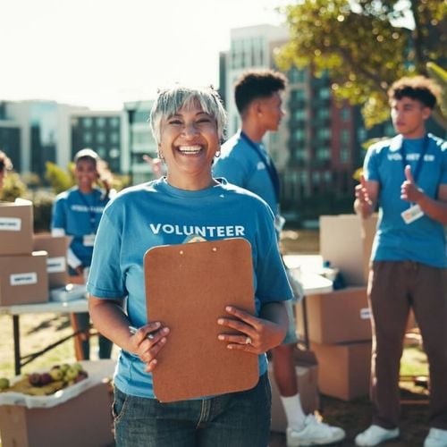 Imagem - Voluntariado: 4 formas de fortalecer a saúde mental ajudando os outros