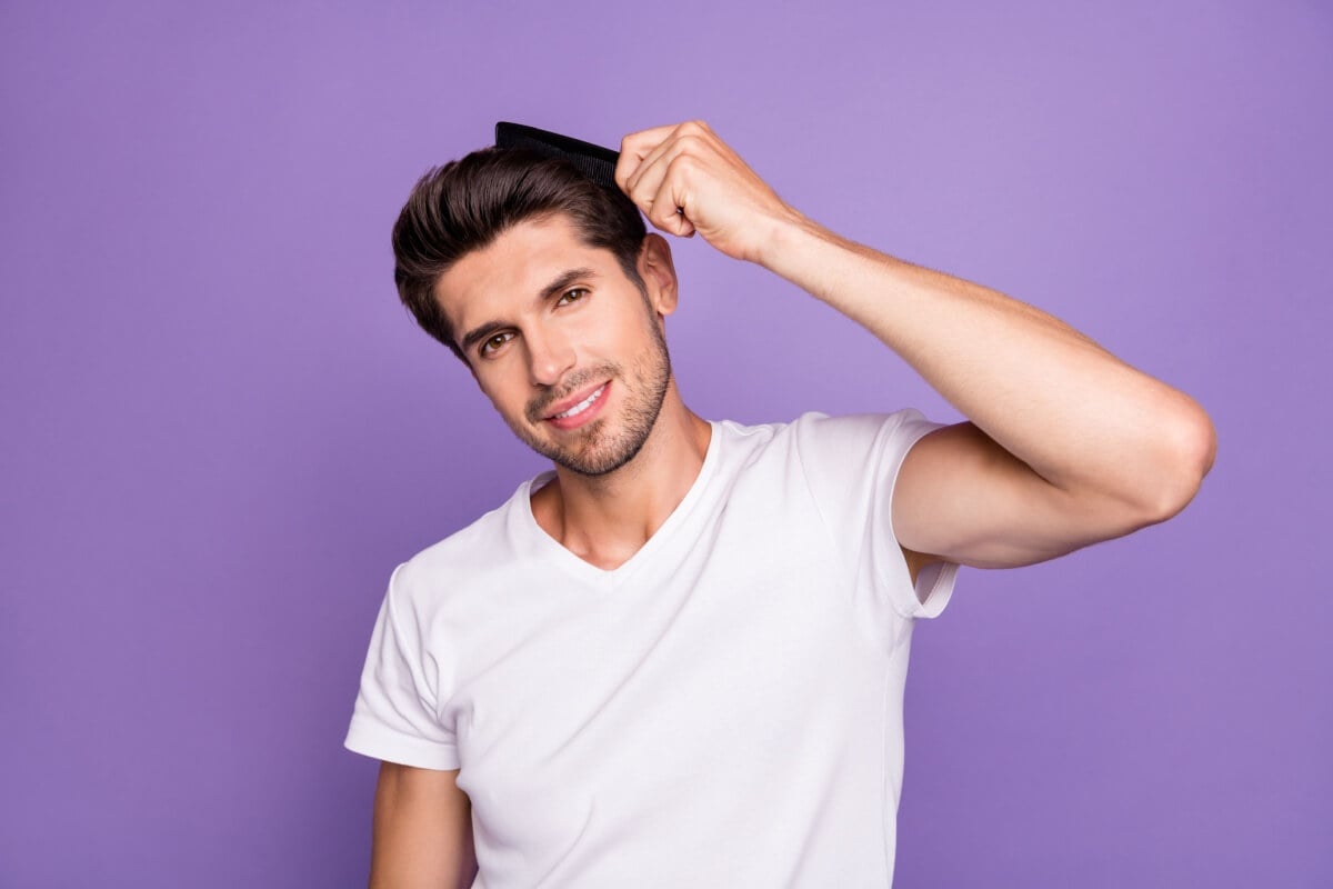 A calvície é mais comum nos homens do que nas mulheres (Imagem: Roman Samborskyi | Shutterstock)