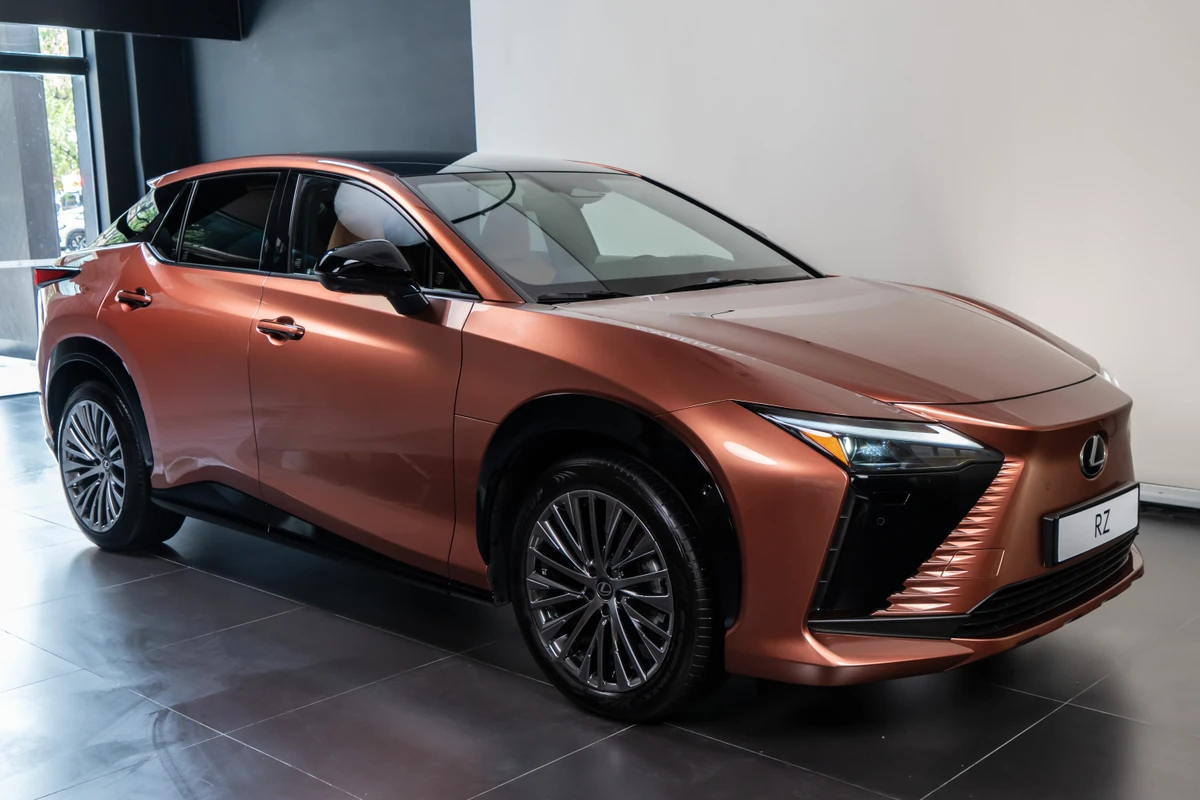 Novo Lexus RZ 500e