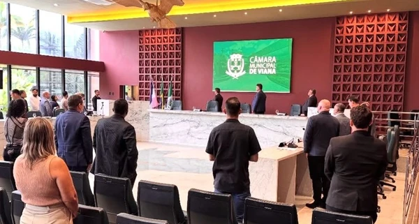 Plenário durante sessão da Câmara de Viana