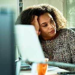 Ambição e dedicação ajudam a alcançar o sucesso, mas como evitar que esse impulso prejudique a saúde?