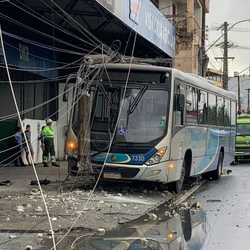 Funcionários da empresa responsável pelo veículo contaram à reportagem da TV Gazeta que acidente ocorreu devido a uma falha mecânica