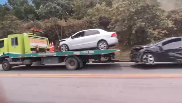 De acordo com a Polícia Rodoviária Federal, o acidente aconteceu na manhã deste domingo (7); a rodovia já foi totalmente liberada