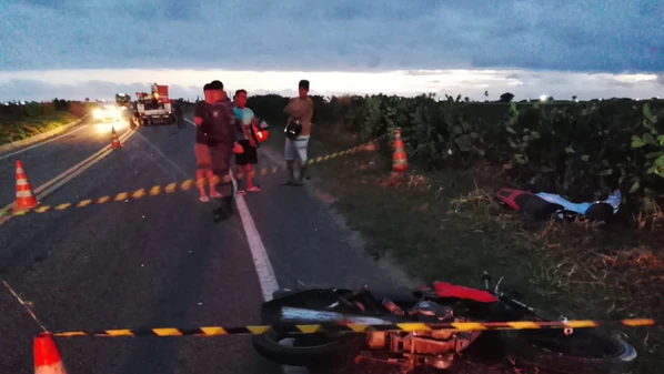 O motorista disse à polícia ter sido surpreendido pelo motociclista, no sentido contrário, ultrapassando duas motos, e não conseguiu evitar colisão