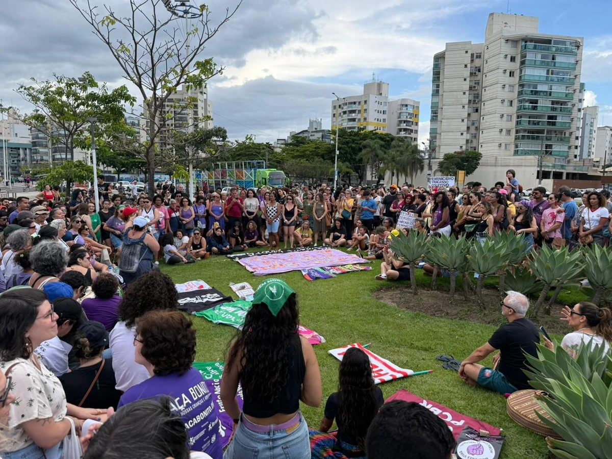 Mobilização Mulheres Vivas, na Praia de Camburi, em Vitória por Lícia Mendonça / Divulgação