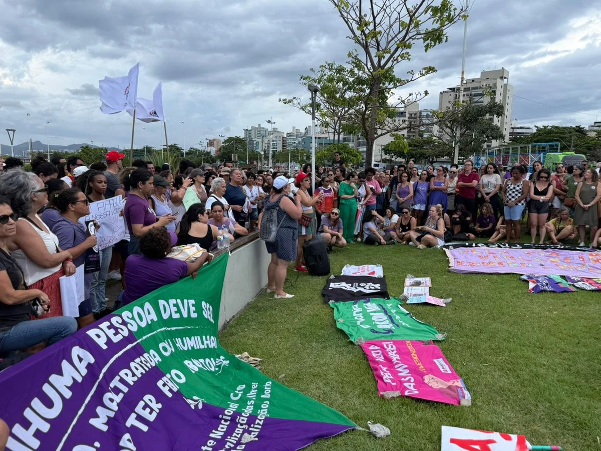 Mobilização Mulheres Vivas, na Praia de Camburi, em Vitória