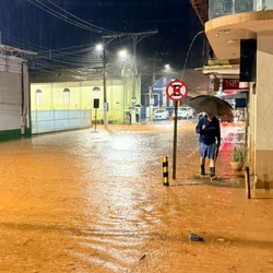 Irupi, Vila Valério, São Gabriel da Palha e Rio Bananal registraram enxurradas e pontos de alagamento durante o temporal, entre a tarde e a noite de domingo (7)