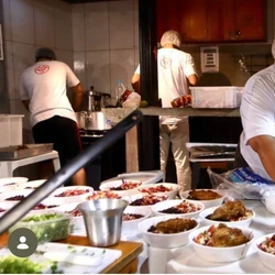 Projeto Cozinha Solidária do MTST foi inaugurado neste sábado (6) com a entrega de comida para 200 pessoas