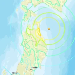 Um tsunami com ondas de até três metros de altura pode atingir a costa nordeste do Japão; epicentro do terremoto foi a 80 km da costa da província de Aomori, a uma profundidade de aproximadamente 50 km