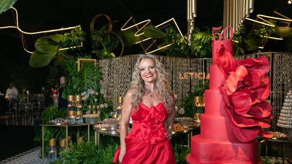 A aniversariante recebeu amigos e familiares neste sábado (06), no Ferrari Eventos, em Vitória