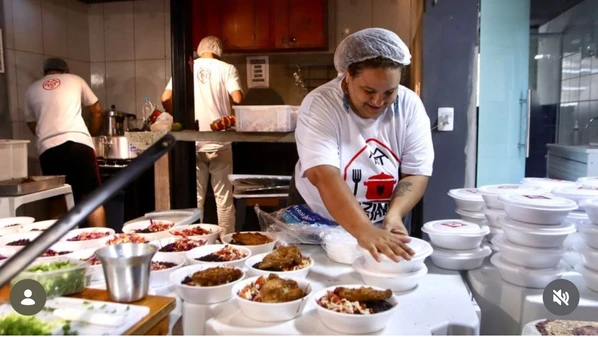 Projeto Cozinha Solidária do MTST foi inaugurado neste sábado (6) com a entrega de comida para 200 pessoas