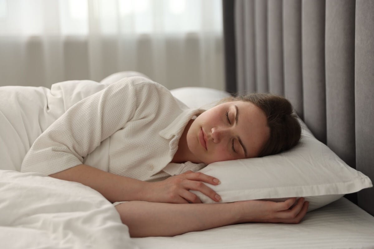 A mioclonia está vinculada ao estado constante de alerta (Imagem: New Africa | Shutterstock)