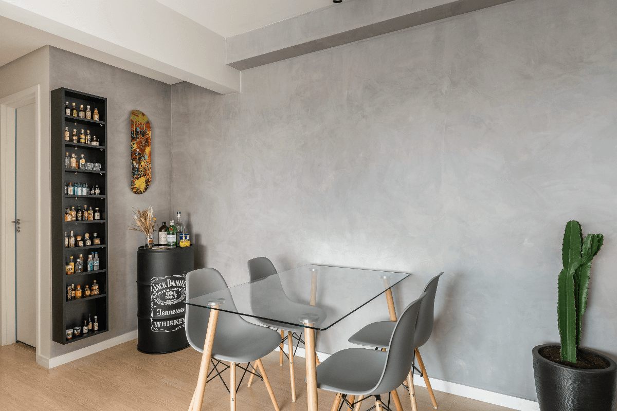 Os ambientes podem refletir a história dos moradores de forma equilibrada (Projeto: Camila Palladino | Imagem: Henrique Ribeiro)