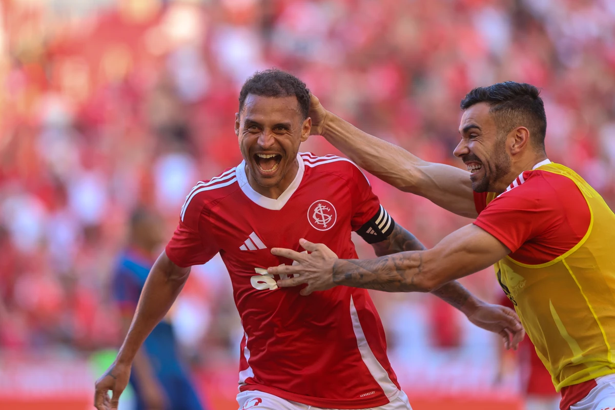 Inter bate Bragantino no sufoco e segue na Elite do Brasileirão