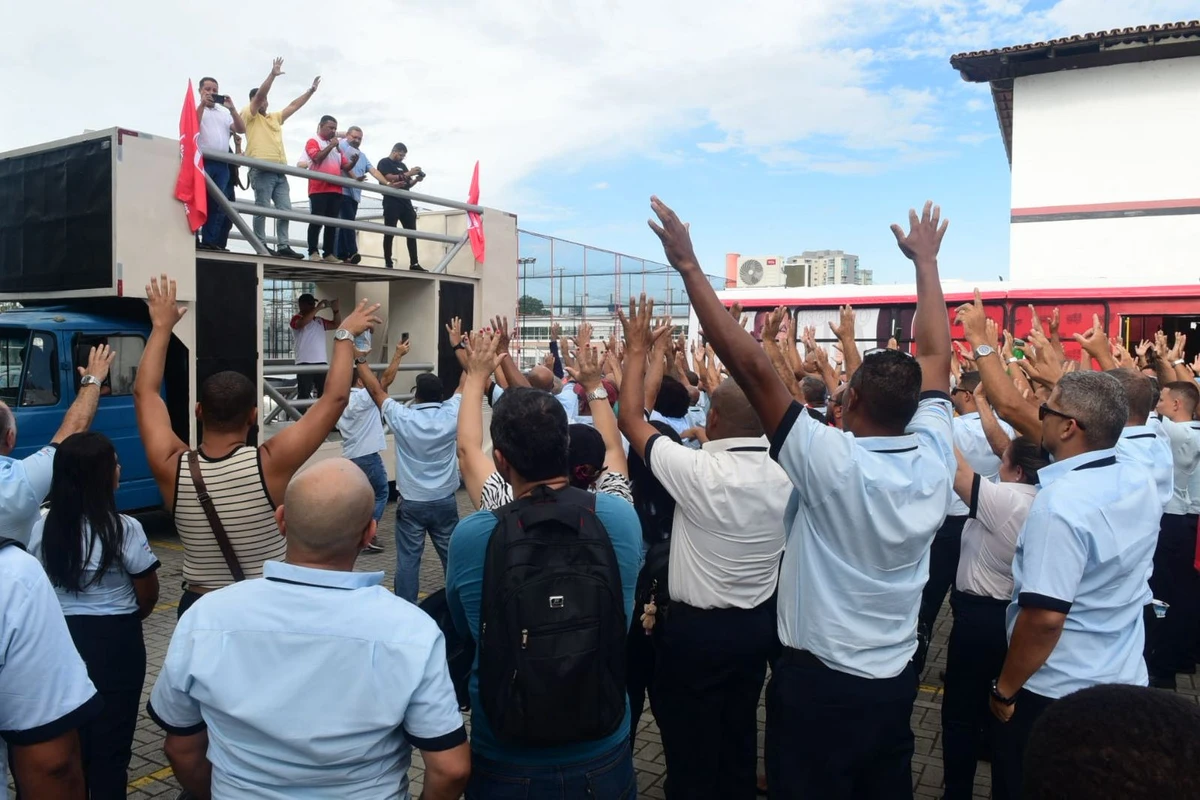 O sindirodoviários suspende greve para nova rodada de negociações com o Governo do Estado