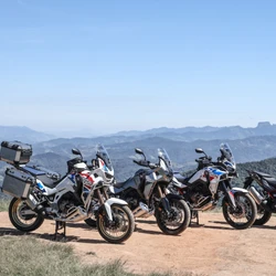 Modelo recebeu novas cores e novos grafismos, enquanto a versão Adventure Sports passou a ser equipada com roda dianteira de 19 polegadas, mantendo a opção de aro 21 nas demais variantes