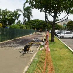 A ideia é que a infraestrutura atual, composta por pedras portuguesas, dê lugar a uma pista para quem está de bike e amplie o espaço para pedestres