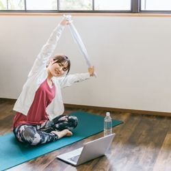 Confira atividades fáceis que podem ser realizadas para reduzir as dores e o risco de lesões