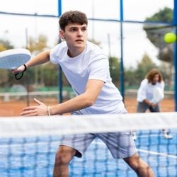 Disciplina, rotina e convivência são alguns dos benefícios que a prática esportiva traz para crianças e adolescentes
