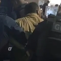 Testemunhas contaram que depois de ser contido, o suspeito fez ameaças ao padre, gritando que voltaria para matá-lo