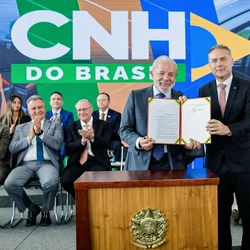 Renan Filho anunciou que os exames médicos e psicológicos terão custo máximo de R$ 180, redução de cerca de 40% em relação aos valores atuais